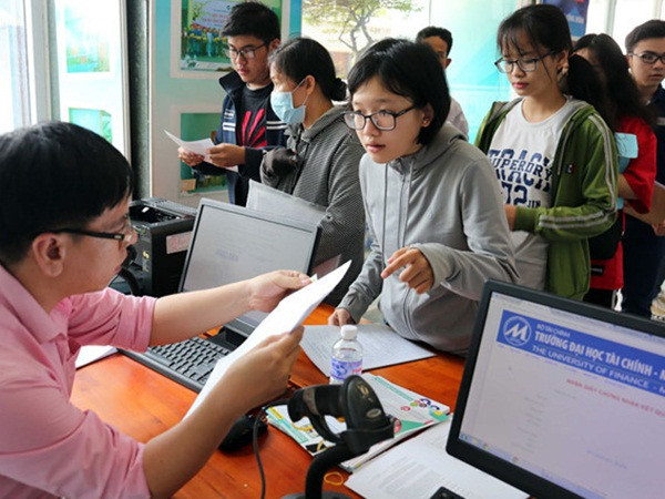 Bị cấm "nói xấu" giảng viên trên mạng, sinh viên nói gì?