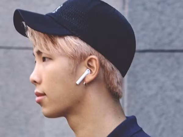 Vẫn biết RM (BTS) hay quên, nhưng đánh mất được chừng này Airpod thì đúng là bó tay