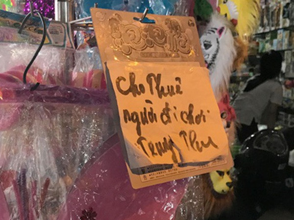 Lại tranh cãi về dịch vụ cho "thuê người" đi chơi dịp Trung thu