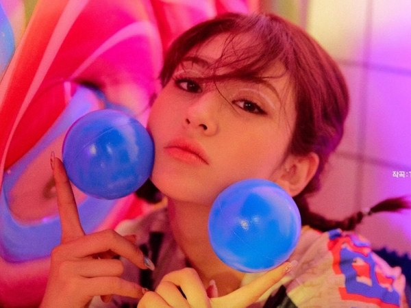 Chỉ bằng hành động này, Jeon Somi đã chứng minh cô nàng là thực thần chính hiệu