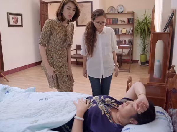 Bà Mai "Gạo nếp gạo tẻ" khiến khán giả bất ngờ khi đột nhiên mắc bệnh mất trí nhớ?