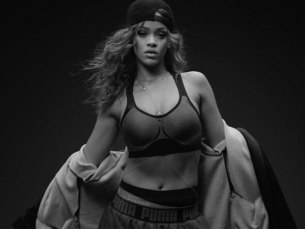 Rihanna giữ vững ngôi Nữ hoàng trên bảng xếp hạng radio tại Mỹ