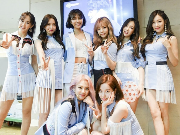 SNSD lại khiến fan cảm động muốn khóc vì hành động siêu tình cảm này