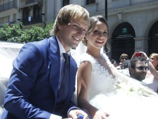 Ngôi sao tuyển Croatia và tình yêu sét đánh với cô hầu bàn