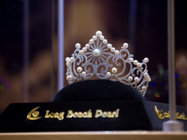 Vương miện "Hoa hậu Biển Việt Nam toàn cầu" được đính 690 viên đá sapphire trắng