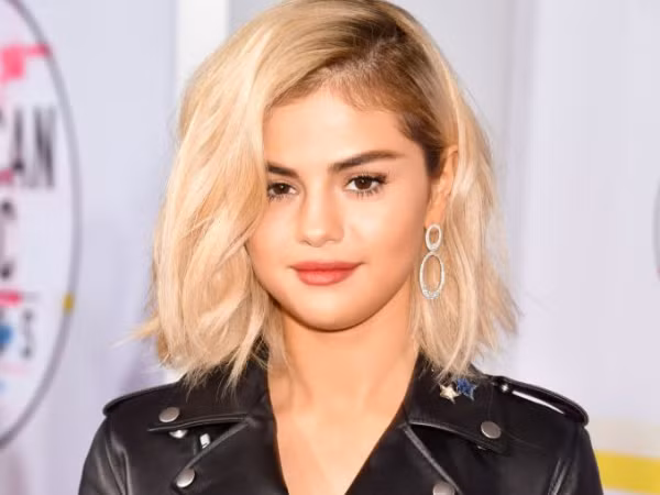 Chỉ cần thay đổi màu tóc, Selena Gomez đã xinh đẹp như nữ thần