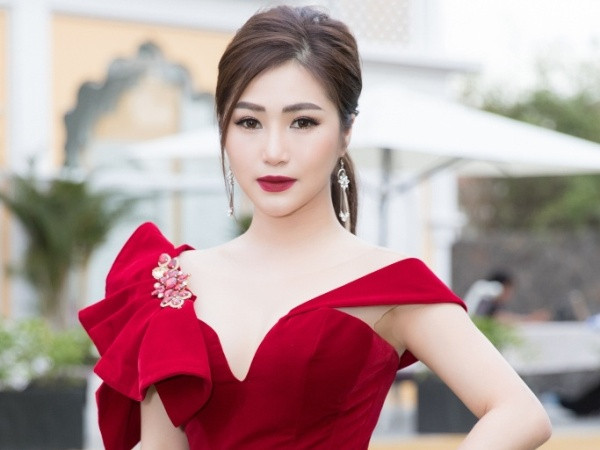 Làm liveshow "lầy" như Hương Tràm: Giấu kín hết dàn khách mời để khán giả đoán mò