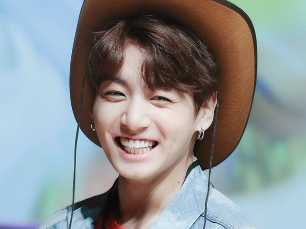 Có lẽ nào Jungkook đã chán làm “chàng trai răng thỏ” mà quyết định niềng răng?