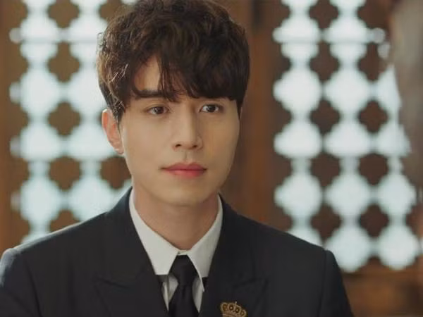 Bất ngờ chưa, Lee Dong Wook là nhân vật có bờ môi đáng ghen tị nhất xứ Hàn