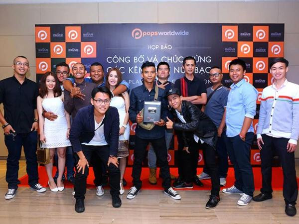 Nhóm sáng tạo nội dung số FAP TV nhận “Nút play Vàng” từ YouTube