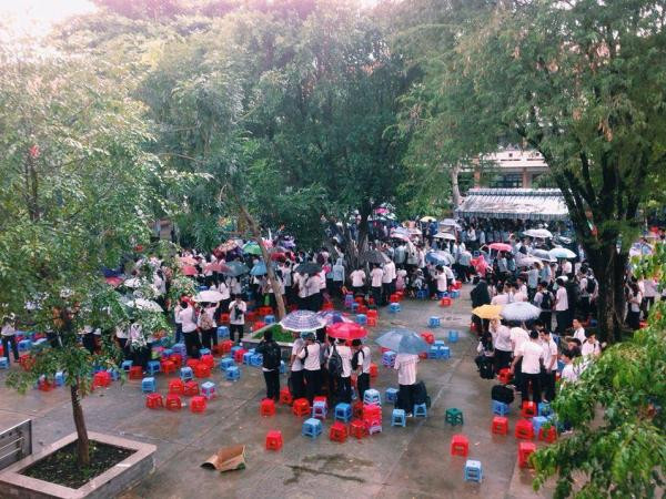 "Bơi" cùng teen THPT Nguyễn Hữu Huân (TP.HCM) trong ngày Giỗ Tổ Hùng Vương