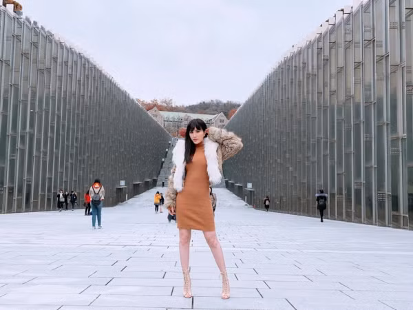 Khoe ảnh đi Hàn nhưng khán giả chỉ chú ý style "thời trang phang thời tiết" của Bảo Thy