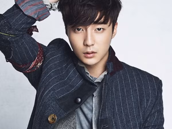 Dính bê bối nghiêm trọng, Roy Kim vẫn được nhận bằng tốt nghiệp ở đại học danh giá