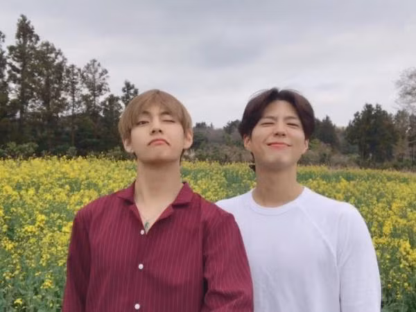 Trốn anh em BTS, thành viên V đưa bạn thân Park Bo Gum "đi trốn" tại đảo Jeju (Hàn Quốc)
