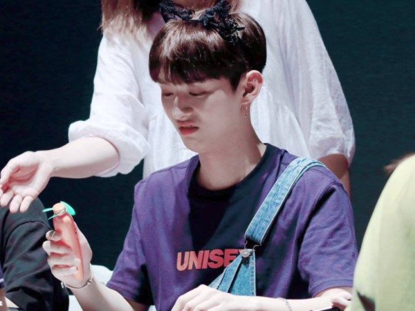 Quá nhọ cho Jisung (Wanna One) khi lâm vào cảnh “ghét của nào fan trao của đấy”