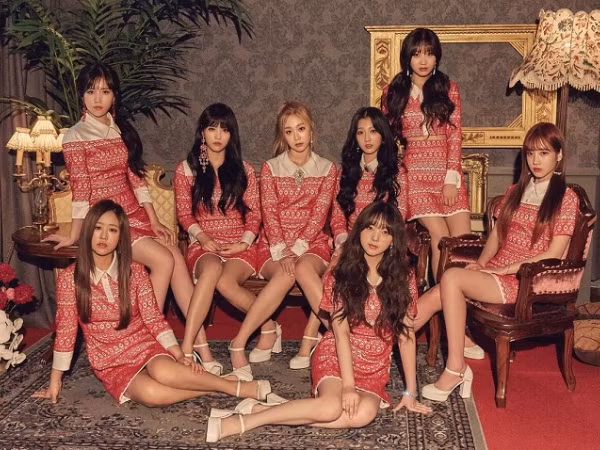 Quản lý nhóm Lovelyz mắng và... nhốt fan vào nhà vệ sinh