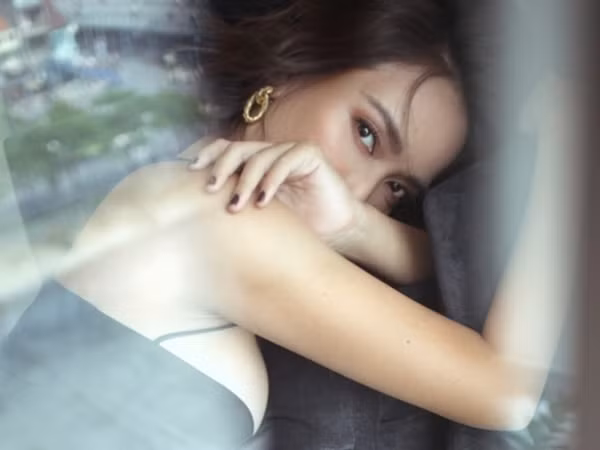 Ái Phương ngày càng nhuận sắc trong bộ ảnh mừng tuổi mới, thẳng thắn hồi đáp "bao giờ lấy chồng"