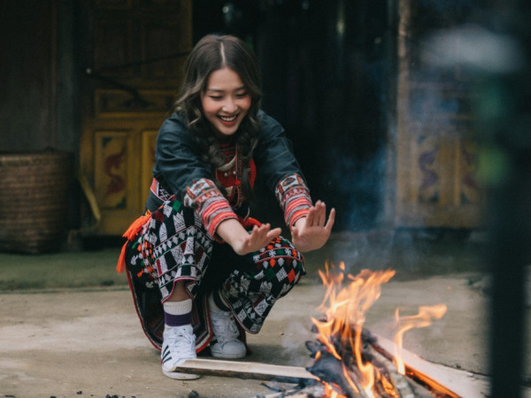 Khả Ngân hợp tác với Phan Mạnh Quỳnh, tung bộ ảnh nhá hàng MV debut 