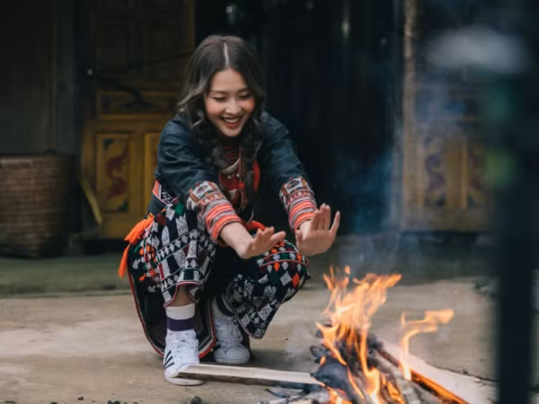 Khả Ngân hợp tác với Phan Mạnh Quỳnh, tung bộ ảnh nhá hàng MV debut 