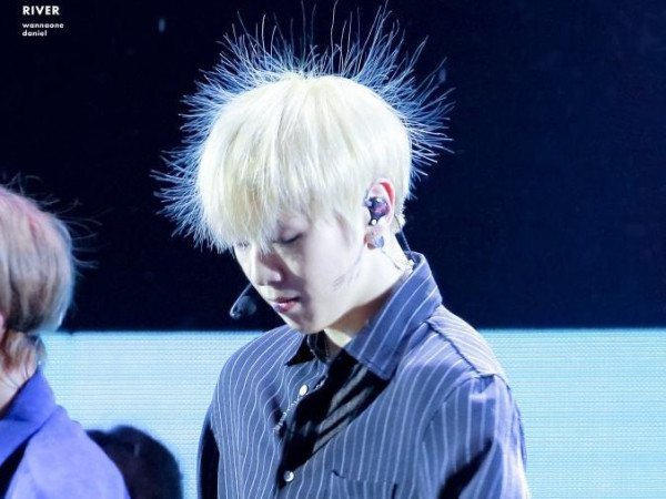 Chăm chút ngoại hình kỹ đến mấy, sao Hàn vẫn không tránh được mái tóc phản chủ