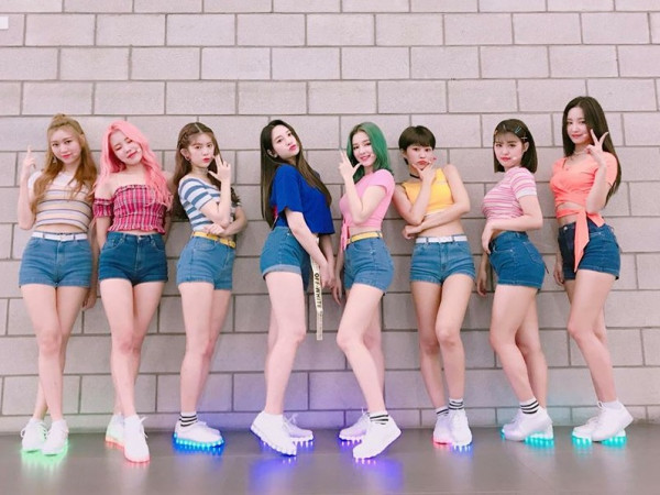 Momoland gặp hạn lớn khi Nancy và JooE có thái độ lồi lõm với Black Pink 