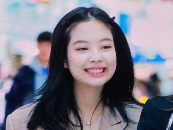 Jennie (Black Pink) đáng yêu như em bé với kiểu tóc mới cực nhí nhảnh