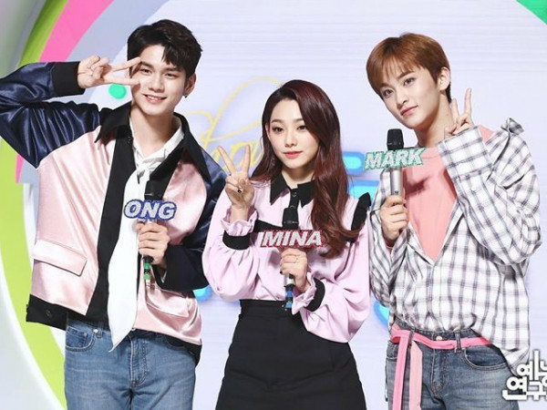 MBC cắt mặt Mina (Gugudan) để fan chụp hình với Ong Seungwoo (Wanna One) và Mark (NCT 127)