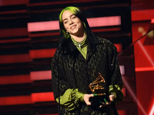 HOT: Billie Eilish "thắng sạch" 4 hạng mục chính tại Grammy 2020!