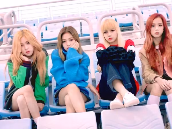 Đoán tính cách người ấy, chỉ qua dáng ngồi của họ trong buổi hẹn đầu tiên