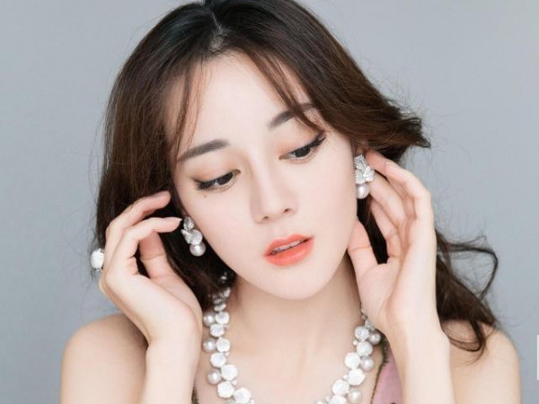 Địch Lệ Nhiệt Ba sẽ “xông đất” cho tạp chí thời trang L’Officiel năm 2019