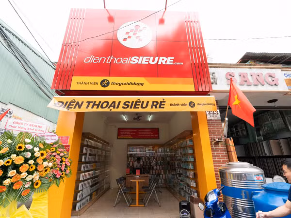 Được lòng khách hàng nhờ bán hàng chính hãng giá rẻ, Điện Thoại Siêu Rẻ sắp mở thêm 15 cửa hàng 