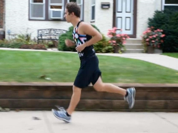 Bạn teen này sắp tham gia cuộc thi Ironman, và bạn ấy khiến cả thế giới cảm phục