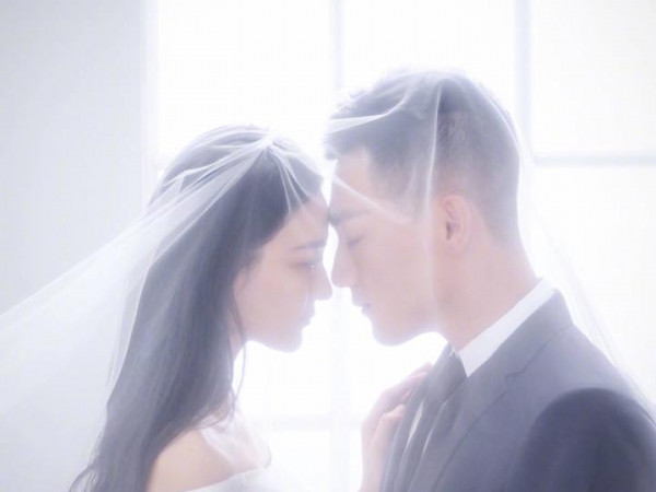 Trương Hinh Dư bất ngờ kết hôn với bạn trai quân nhân siêu "soái"