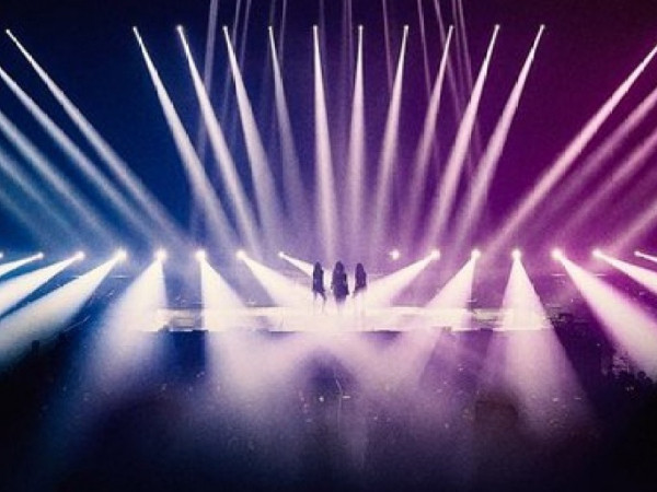 Vui tính như YG Ent, đăng poster quảng cáo cho Black Pink mà chỉ nhìn thấy ba người