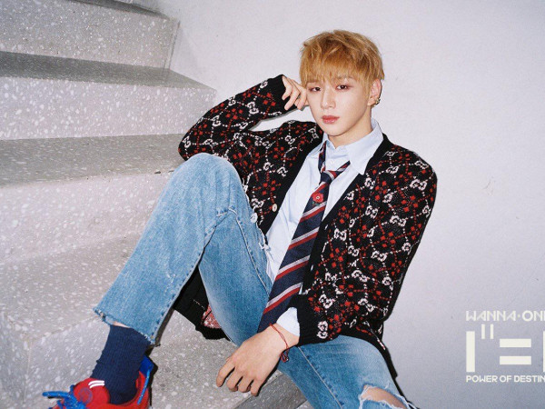 Chỉ một hành động nhỏ thôi, đủ thấy Kang Daniel (Wanna One) đáng yêu như một thiên thần
