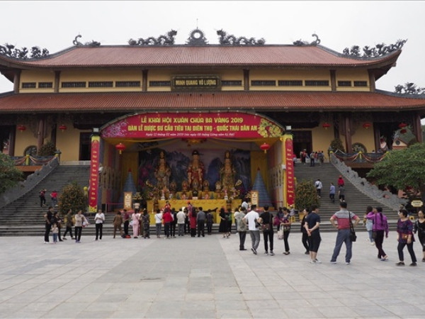 Sau nhiều thông tin bất lợi, chùa Ba Vàng thông báo tạm dừng "gọi vong, cúng oan gia trái chủ"