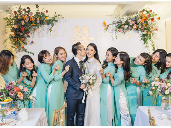 MC Phí Linh trang điểm nhẹ nhàng, xúc động nghẹn ngào trong đám hỏi tại Hà Nội