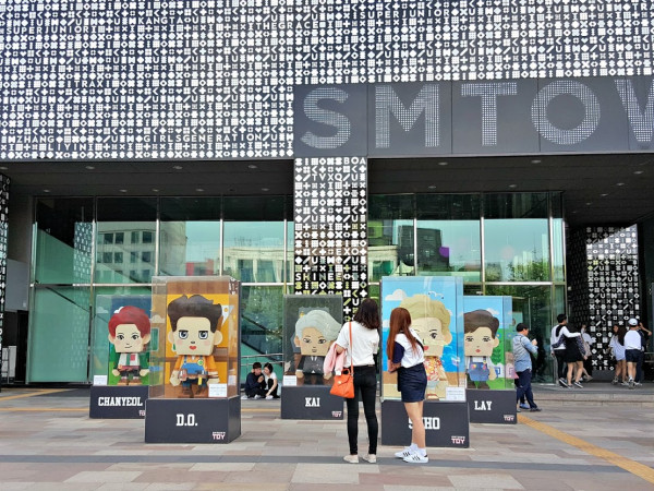 Rộ tin SM COEX sắp "đổ bộ" Việt Nam, fan không cần lặn lội sang Hàn Quốc mua album?