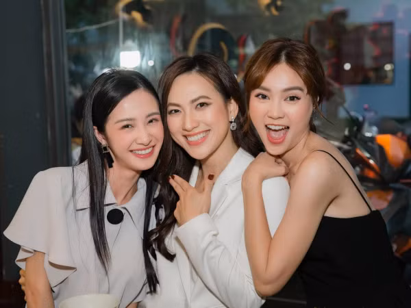 Khoảnh khắc “đốn tim” của bộ ba Ninh Dương Lan Ngọc, Phương Anh Đào, Jun Vũ khiến fan “cưng xỉu”