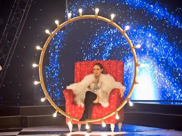 Minh Hằng thực hiện mini-show trên sân khấu Âm Nhạc & Bước Nhảy