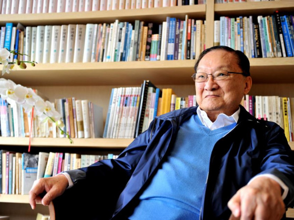 Kim Dung - cha đẻ của "Thần Điêu Đại Hiệp", "Ỷ Thiên Đồ Long Ký" qua đời ở tuổi 94