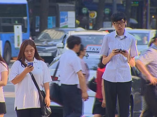 Tấm biển cảnh báo có “xác sống smartphone” khiến chúng ta suy nghĩ