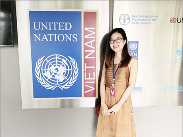 Nữ thủ khoa “kép” chia sẻ bí quyết học giỏi môn tiếng Anh