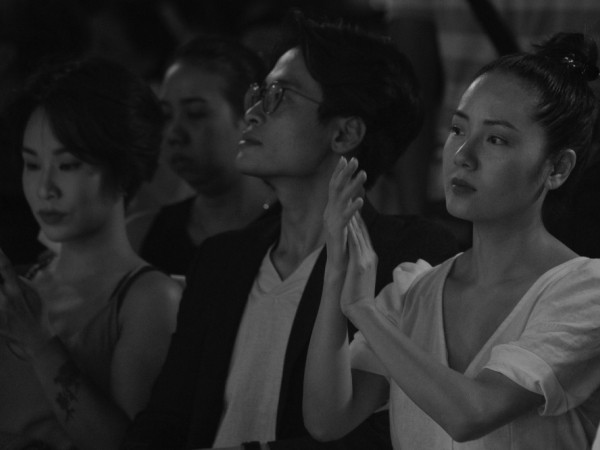 Hà Anh Tuấn vui vẻ hội ngộ Phương Linh ngay giữa phố đi bộ Nguyễn Huệ