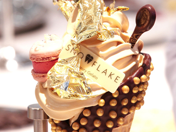 Thưởng thức cây kem ốc quế sang chảnh hơn 3 triệu đồng
