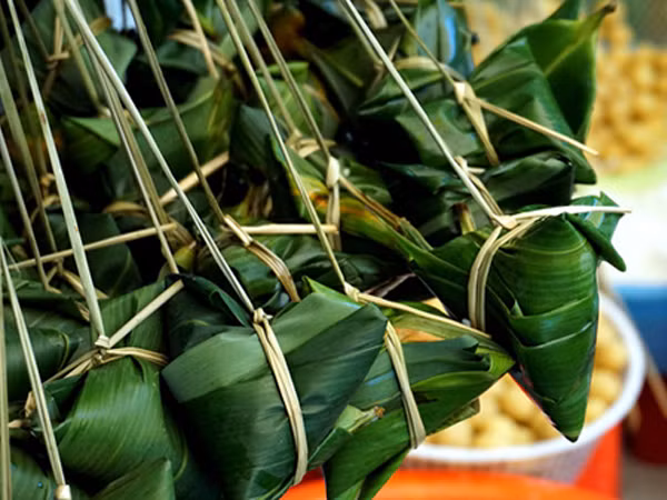 Lò bánh tro nửa thế kỷ ở Sài Gòn tất bật chuẩn bị tết Đoan Ngọ