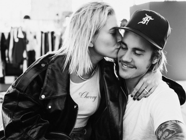 Hailey Baldwin kêu gọi nhận thức về bệnh tâm lý, ủng hộ Justin Bieber vượt qua trầm cảm