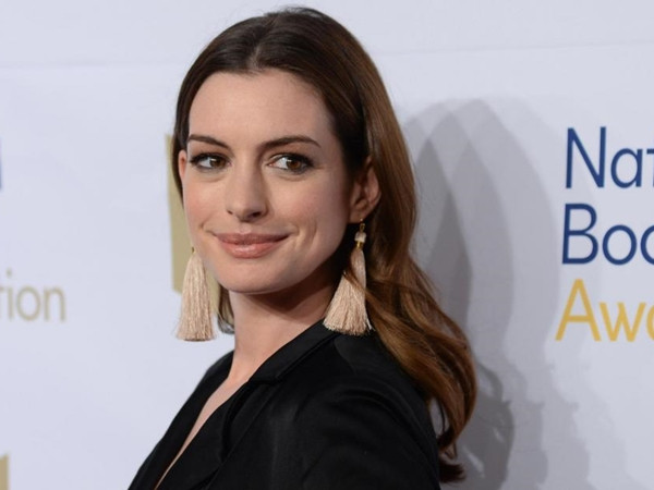 Ai dám bảo Anne Hathaway béo? Hãy nghe cô ấy phản pháo lại!