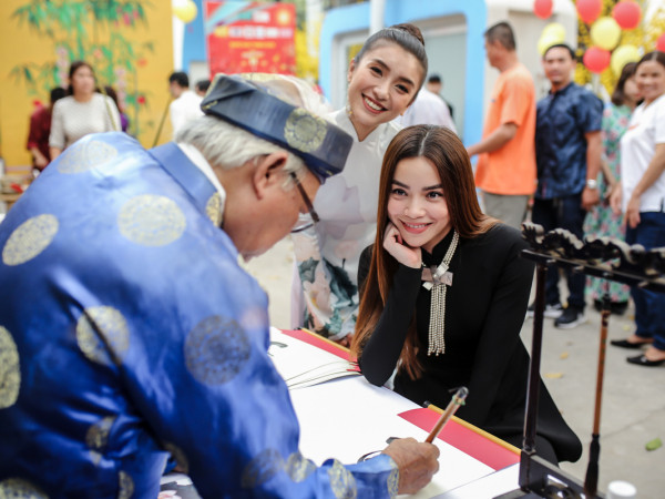 Dàn sao Việt nô nức diện áo dài trẩy hội "Gala Nhạc Việt" nhân dịp Tết đến Xuân về