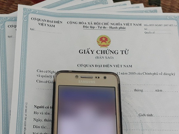 Hacker đánh sập Facebook cá nhân bằng giấy chứng tử tại VN